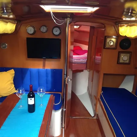 Velero En Lanzarote Ramirez Hotel en barco *